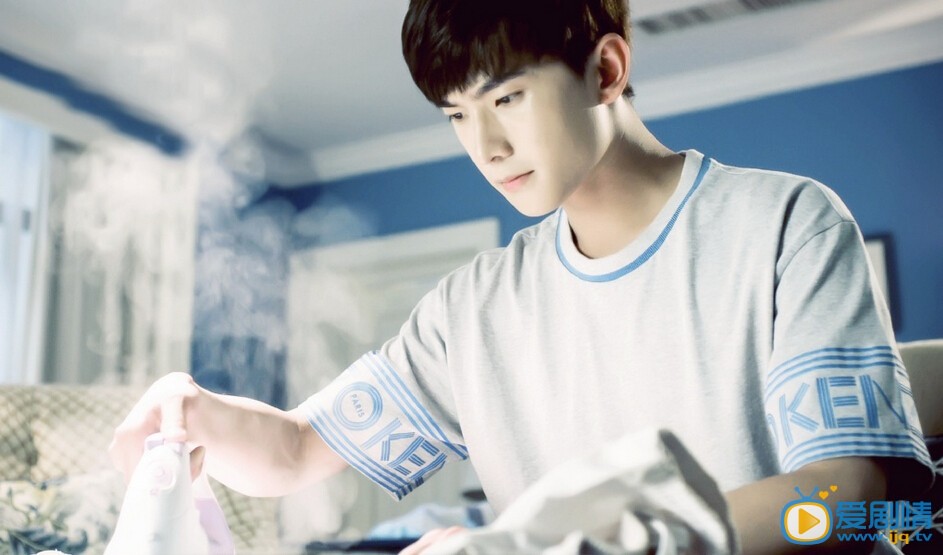 杨洋耍酷照 杨洋高清写真_杨洋高清剧照