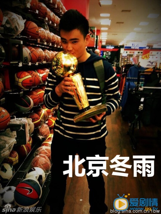 傅艺伟和儿子合影 傅艺伟高清写真_傅艺伟高清剧照
