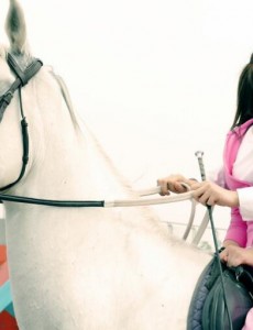 大好时光袁浩和茅小春开的是什么车？大好时光刚开始胡歌男女主角开的是什么车？