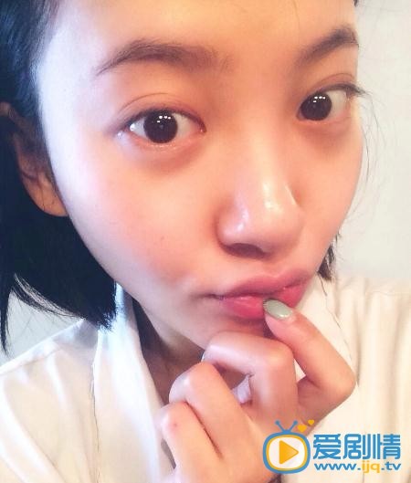 周楚濋嘟嘴卖萌照 周楚濋高清写真_周楚濋高清剧照