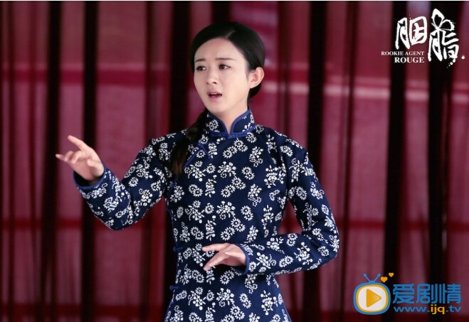 赵丽颖《胭脂》剧照 正在上海热拍的《胭脂》是赵丽颖首次尝试抗战剧，然而她所饰演的蓝胭脂却比任何一个往日角色更富挑战。