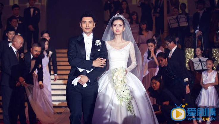 黄晓明婚纱照 黄晓明和Angelababy终于结束了爱情长跑，2015年10月8日，黄晓明和Angelababy在上海展览中心正式举办婚礼。上午8点，Angelababy工作室曝光了一组两人的婚纱照，照片中，两人以巴黎地标建筑为背景，浪漫亲吻