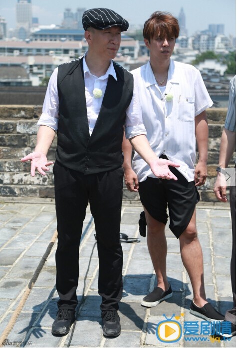 孙红雷极限挑战 极限大傻孙红雷察觉到有一个隐形敌人在身边。为了揪出幕后的黑手，孙红雷甘心变身“炮灰”特工，牺牲自己助力队友完成任务。