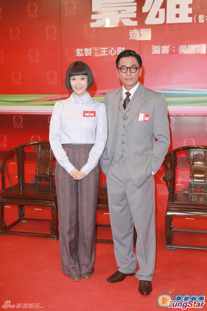 吴卓羲活动照 王君馨 吴卓羲 TVB新剧《枭雄》办造型记者会。黄秋生、黎耀祥、汤镇业三型男撑场气势十足。胡杏儿、苏玉华、吴卓羲等剧中演员皆出席。黎耀祥此番出演痴恋梁铮的反派。