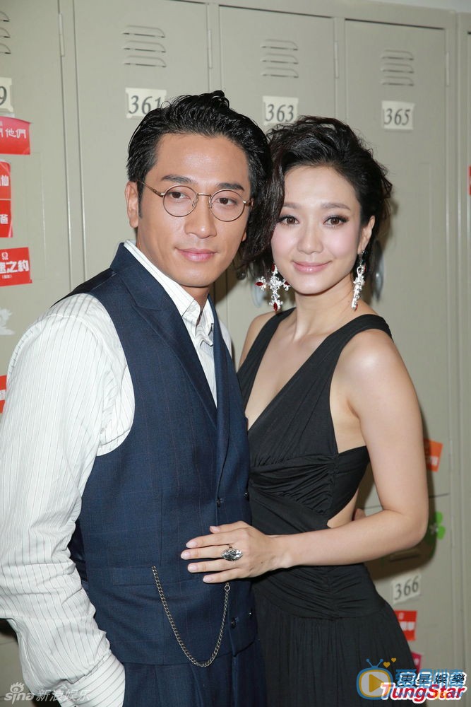 吴卓羲活动照 吴卓羲 王君馨 2015无线节目巡礼4日举行，逾二百名艺员出动，回巢的佘诗曼站在正中央位置，黎耀祥、马国明、胡杏儿、钟嘉欣等亮相，推介明年15套剧集和不同的节目。