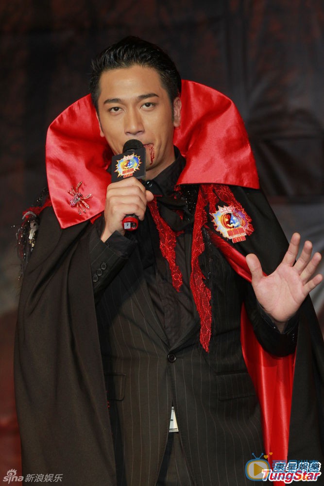 吴卓羲活动照 吴卓羲想要在万圣节这一天成功吸引目光，你需要下点功夫。浪浪特别制作万圣节特辑――搞怪吸睛大法，助你成为万众焦点，走上“人生巅峰”，想起来还有一点小激动呢！