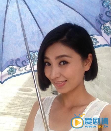斓曦卖萌照 斓曦高清写真_斓曦高清剧照