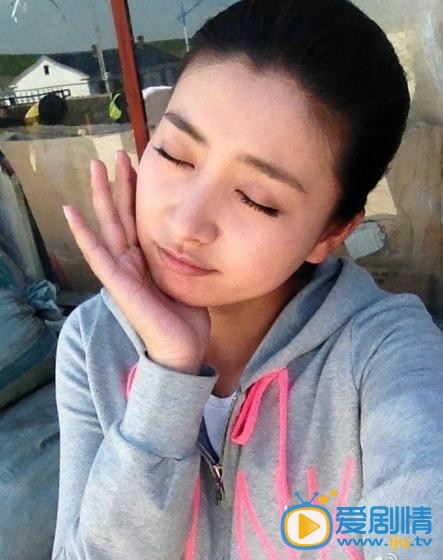 斓曦卖萌照 斓曦高清写真_斓曦高清剧照