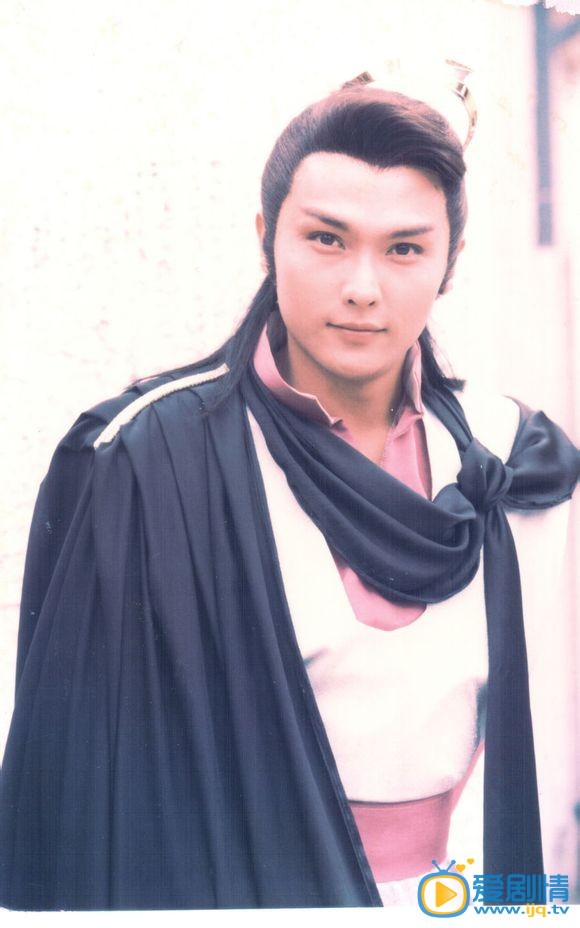 戴流苏耳环的少女剧情介绍