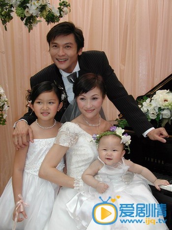 戴流苏耳环的少女剧情介绍