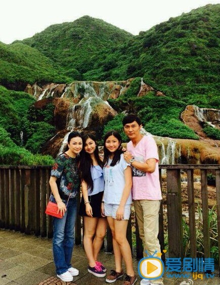 戴流苏耳环的少女剧情介绍