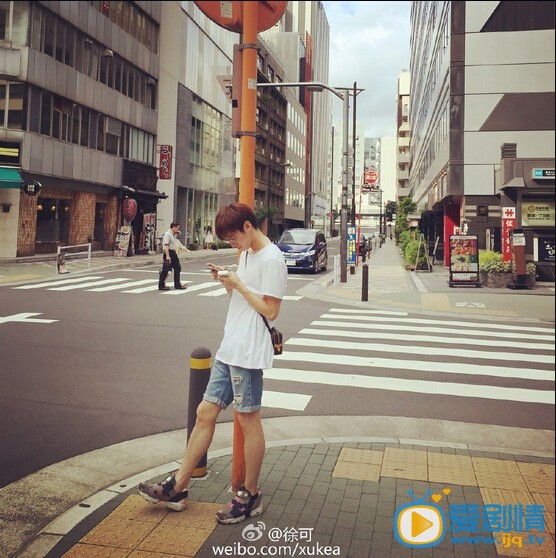 徐可帅气街拍照 徐可高清写真_徐可高清剧照