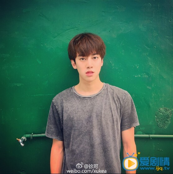 徐可帅气街拍照 徐可高清写真_徐可高清剧照