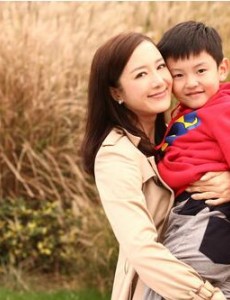 家和万事兴热播 李依晓梦瑶上演极致婚姻