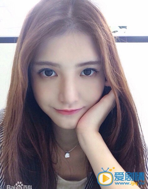  戴流苏耳环的少女鬼鬼吴映洁为什么只拍第一部 第二部第三部为什么不再出演 第二部第三部女一号是谁？