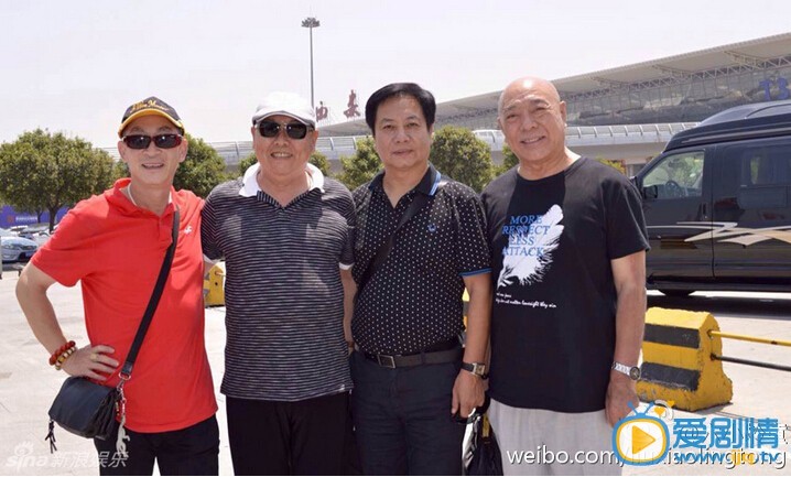 六小龄童师徒合影照 六小龄童高清写真_六小龄童高清剧照
