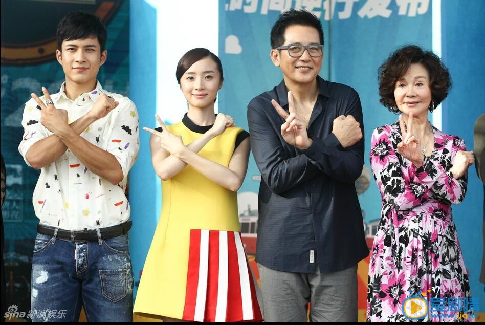 胡冰卿活动照 剧版《重返20岁》要开机啦，这次是奶奶爷爷一起穿越，胡冰卿韩东君是官配CP，归亚蕾老师继续出演，秦汉老师也来了。