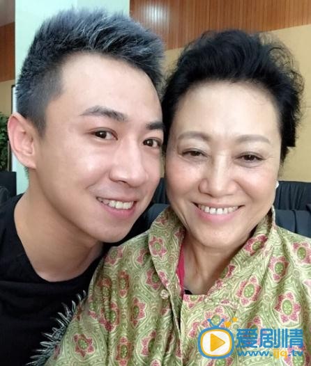 张维伊明星合照 张维伊高清写真_张维伊高清剧照