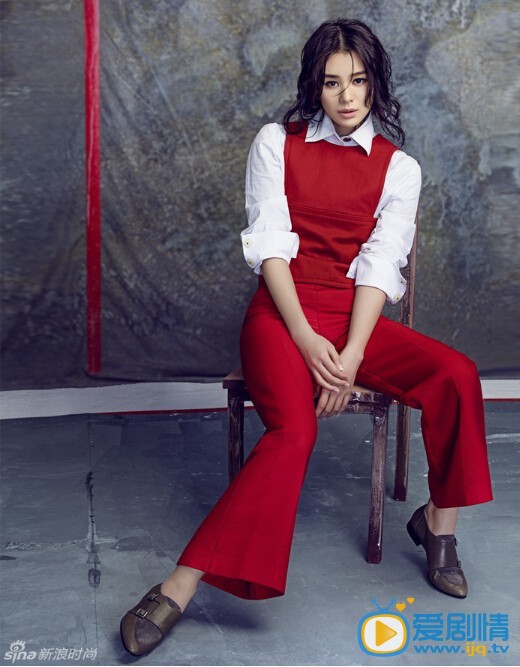 胡杏儿杂志封面照 近日，演员胡杏儿为内地知名杂志拍摄了一组封面大片，整组大片完美展现胡杏儿的多种风格，知性、优雅、率性、柔美，恰到好处的融入其中，也充分证明了胡杏儿作为演员的多重可塑性。