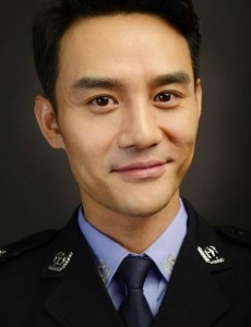 他来了请闭眼热播 王凯表情包秀“制服诱惑”