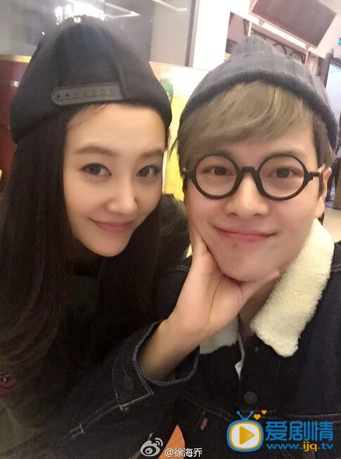 李纯和朋友合照 李纯高清写真_李纯高清剧照