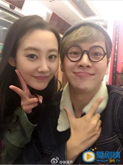 李纯和朋友合照 李纯高清写真_李纯高清剧照