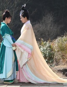 芈月传热播 芈姝嬴驷深夜私会引争议