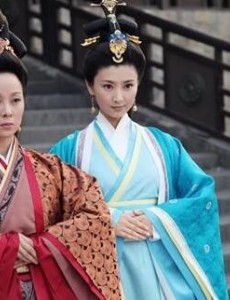 芈月传是谁绊了樊少使一脚？樊少使死了吗？