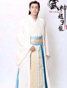 武神赵子龙林更新霸气定妆照曝光 被赞与允儿堪称“金童玉女”