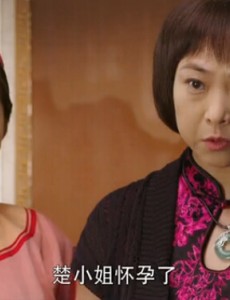 戴流苏耳环的少女周秀芝跟宋诚离婚了吗