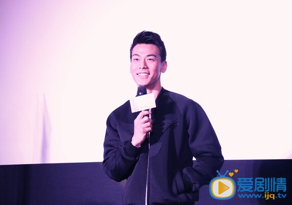 戴流苏耳环的少女热播 男一号与粉丝零距离接触