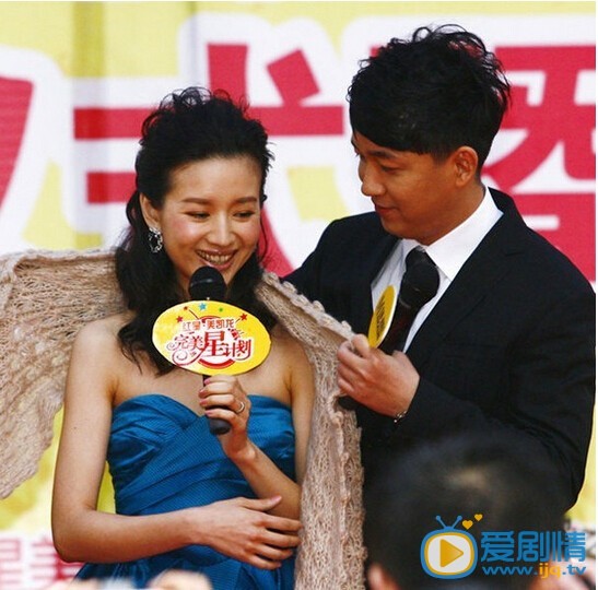 董洁和潘粤明恩爱瞬间 董洁高清写真_董洁高清剧照