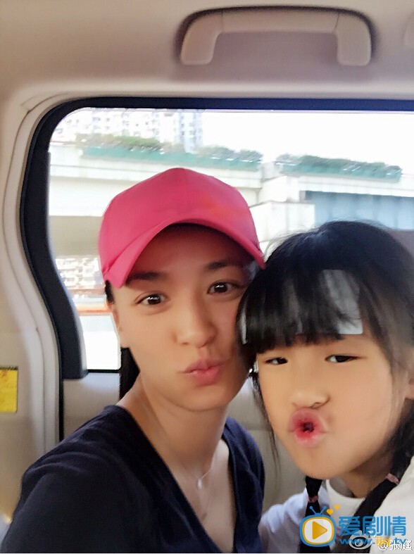 张庭和儿子女儿合影照 张庭高清写真_张庭高清剧照