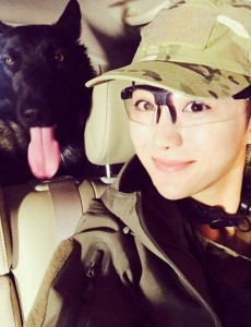 我是特种兵之霹雳火将播 萌妹子牟星与警犬配合默契成哥们儿