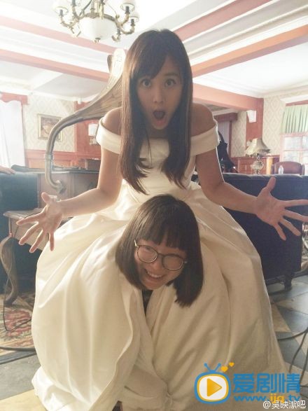  戴流苏耳环的少女雪花膏事件是怎么回事 任青青是故意陷害史密斯夫人的吗