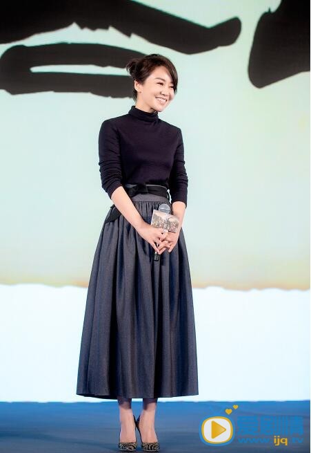 闫妮活动照片 闫妮捉妖记发布会现场，3D奇幻电影《捉妖记》中一大亮点的闫妮优雅大气登场，独特揭秘了戏中这位幽默兼具东方韵味的女性形象。