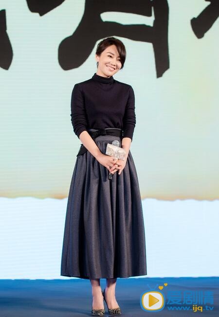 闫妮活动照片 闫妮捉妖记发布会现场，3D奇幻电影《捉妖记》中一大亮点的闫妮优雅大气登场，独特揭秘了戏中这位幽默兼具东方韵味的女性形象。