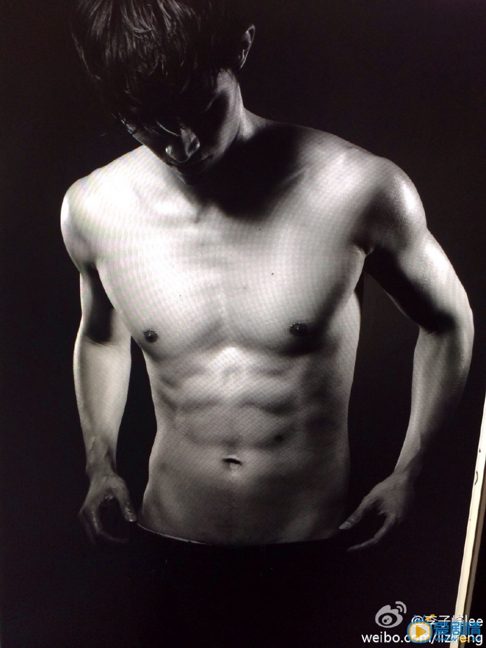 李子峰胸肌照 李子峰高清写真_李子峰高清剧照