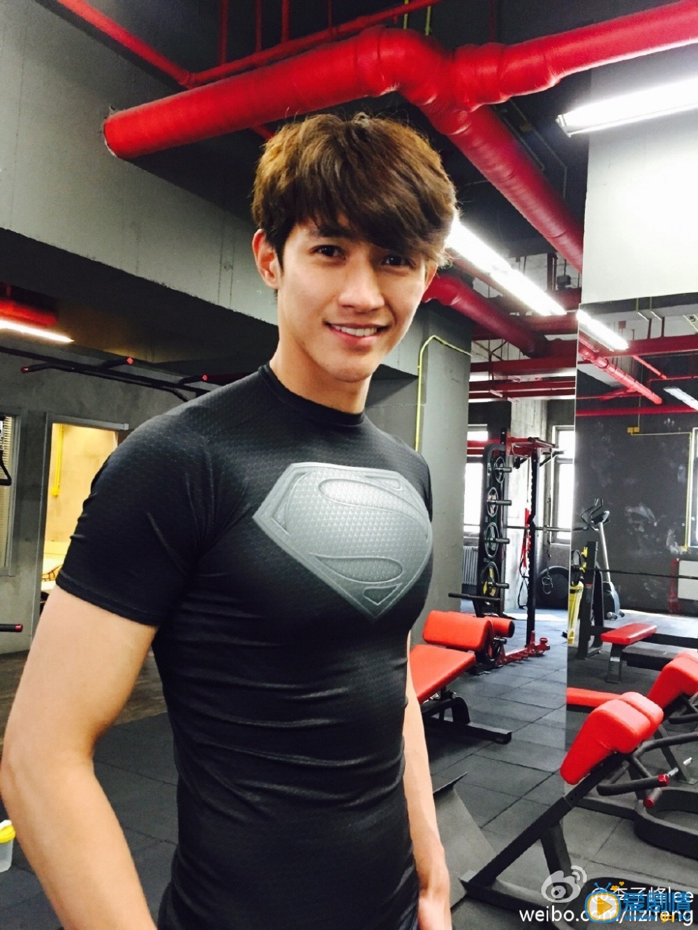 李子峰生活照 李子峰高清写真_李子峰高清剧照