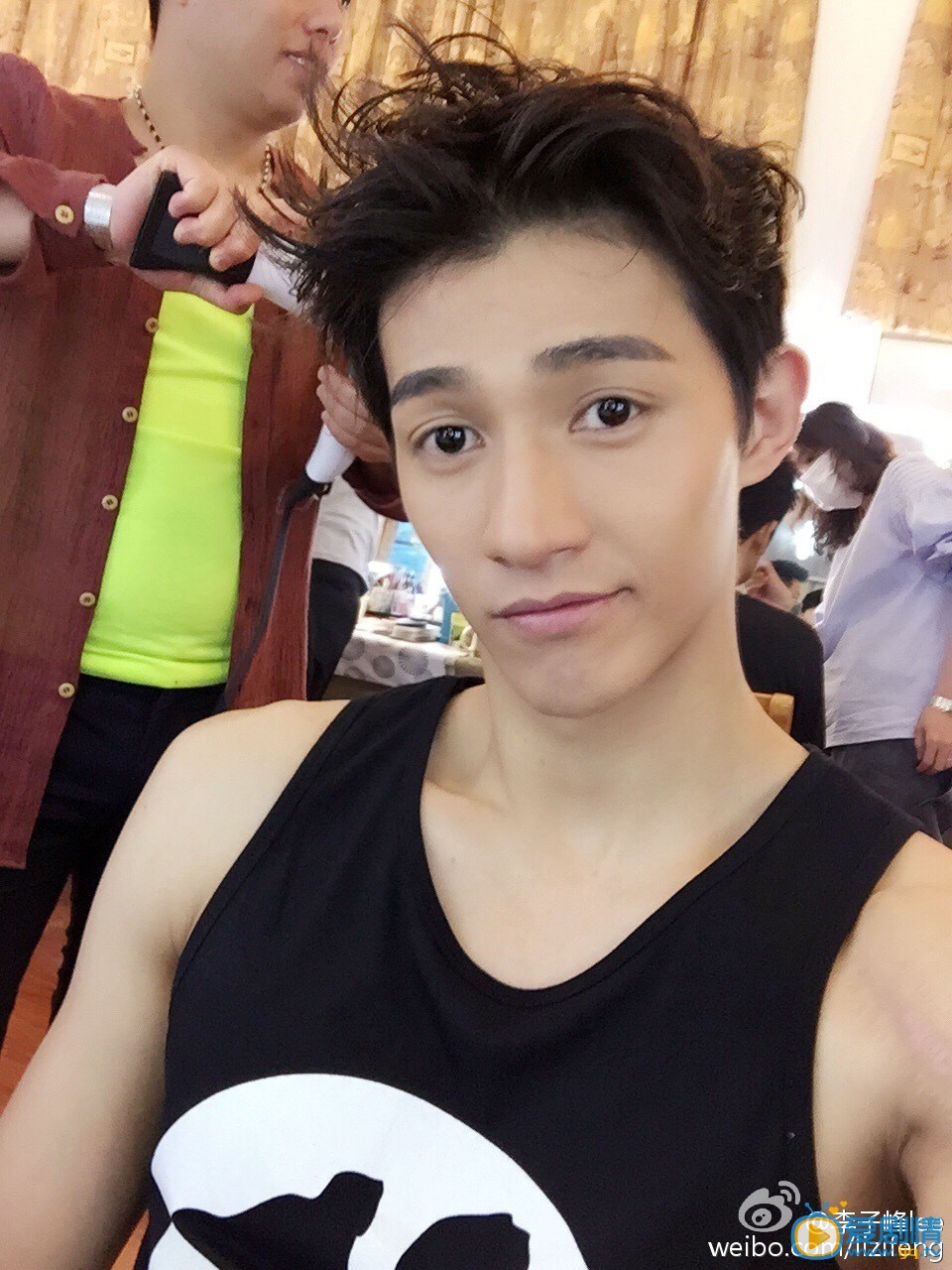 李子峰生活照 李子峰高清写真_李子峰高清剧照