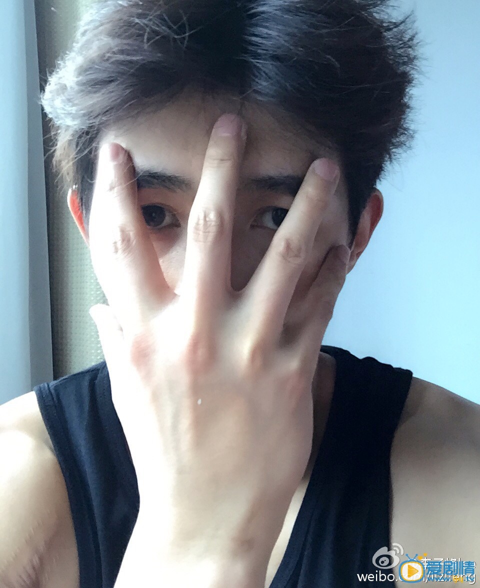 李子峰生活照 李子峰高清写真_李子峰高清剧照