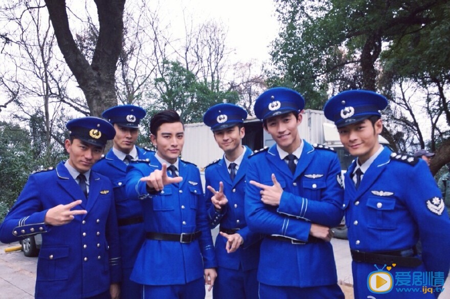 李子峰制服诱惑 李子峰高清写真_李子峰高清剧照