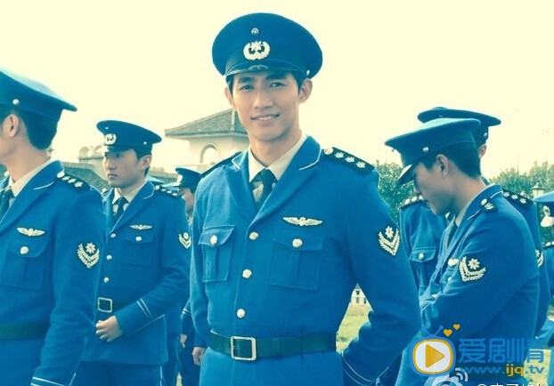 李子峰制服诱惑 李子峰高清写真_李子峰高清剧照