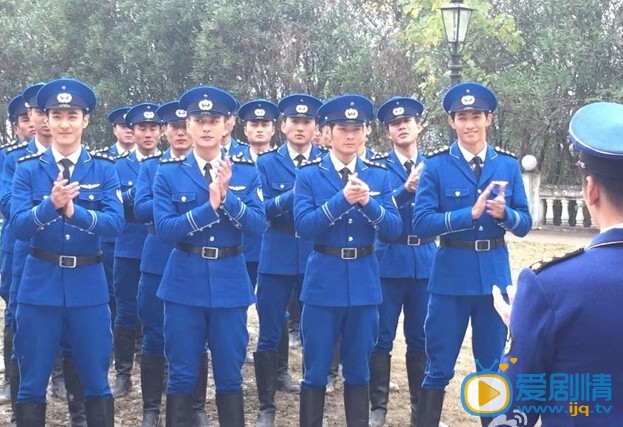 李子峰制服诱惑 李子峰高清写真_李子峰高清剧照