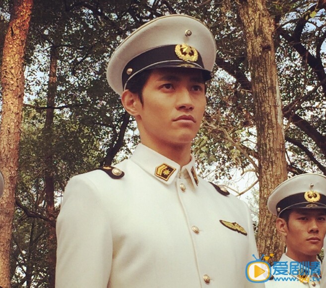 李子峰制服诱惑 李子峰高清写真_李子峰高清剧照