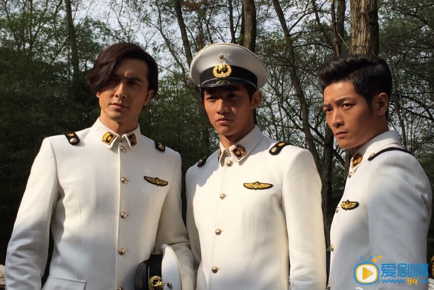 李子峰制服诱惑 李子峰高清写真_李子峰高清剧照