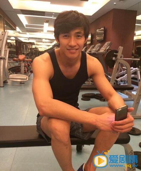 李子峰生活照 李子峰高清写真_李子峰高清剧照
