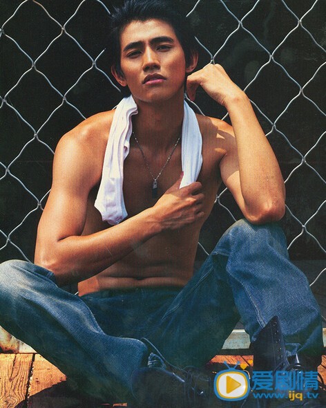 李子峰胸肌照 李子峰高清写真_李子峰高清剧照
