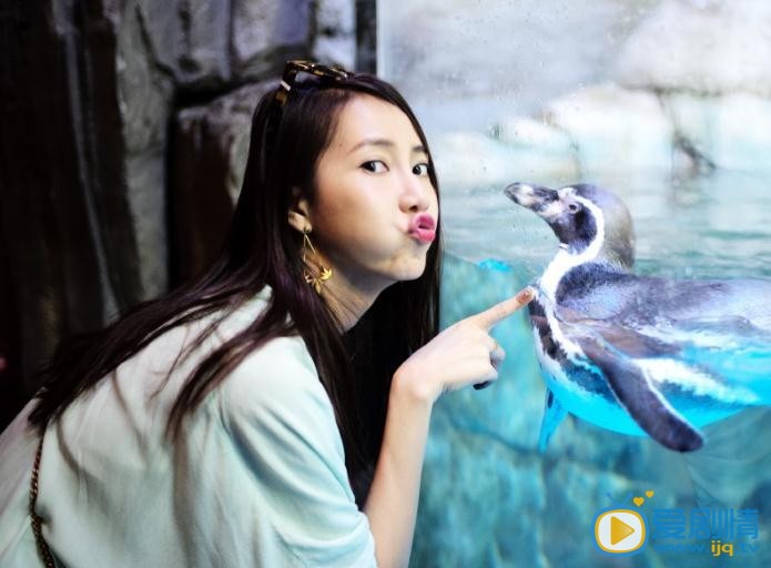 弦子嘟嘴卖萌照 弦子高清写真_弦子高清剧照
