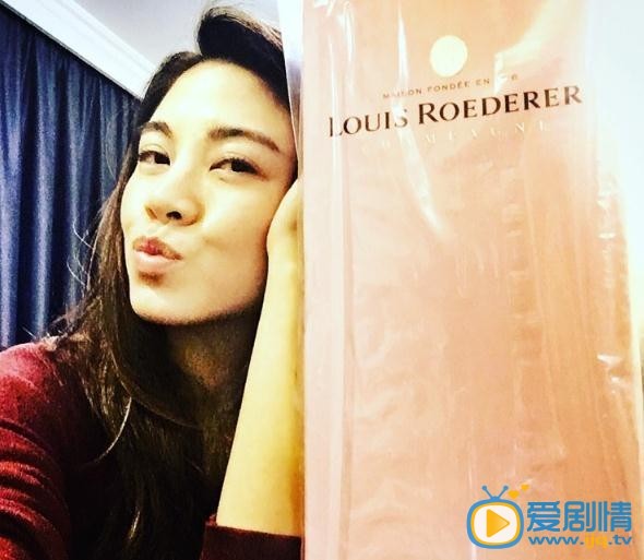 刘海戏金蟾莫彤扮演者廖碧儿写真及生活照欣赏